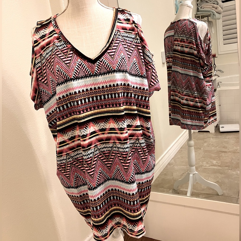 Vibrant Geometric Cold Shoulder swimsuit cover up, est size L